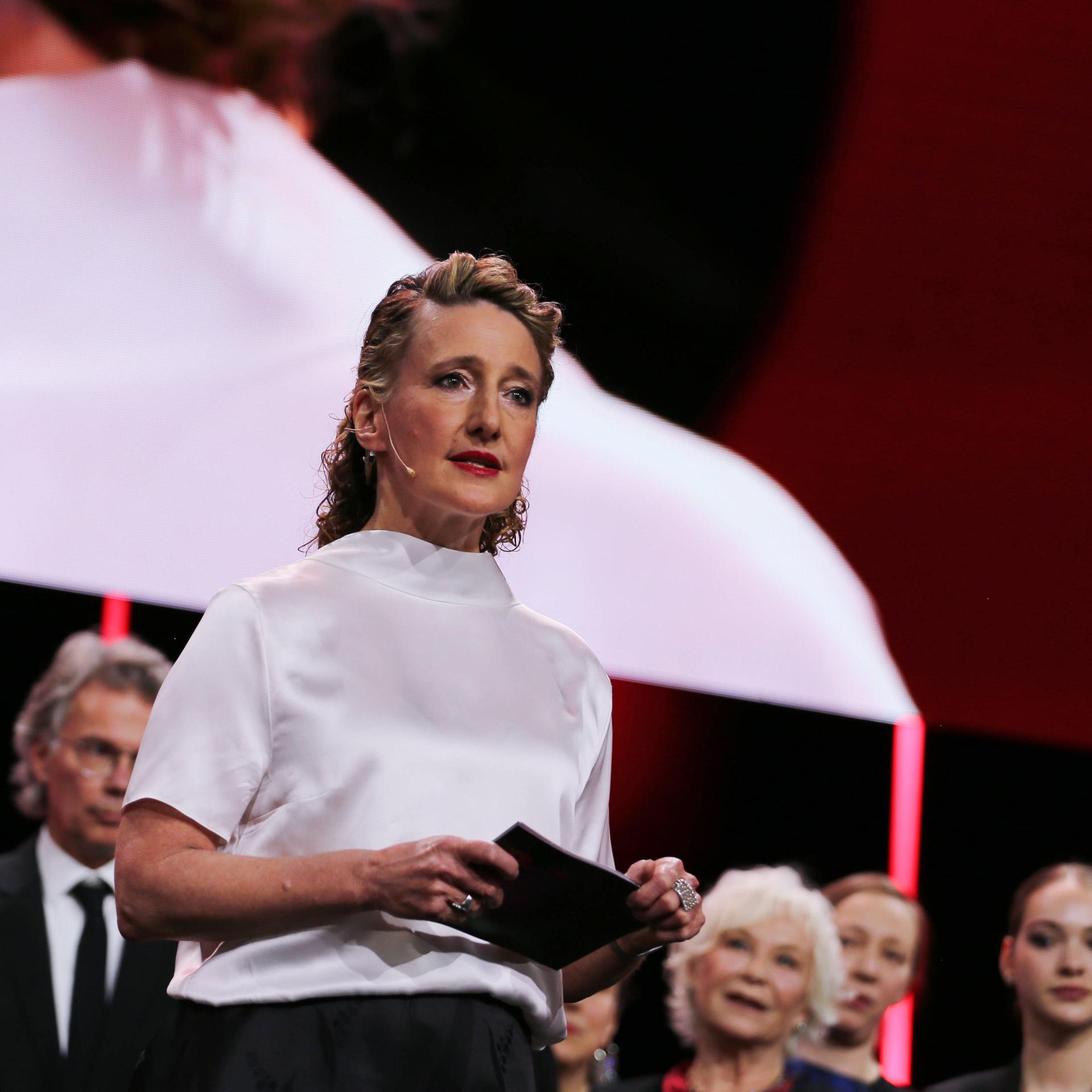 Gegen "Einmischung" - Filmakademie verteidigt Berlinale-Chefin