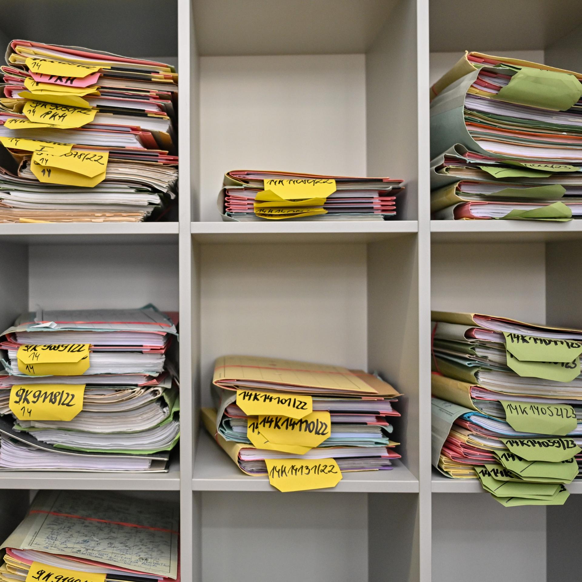 Bürokratie – Verwaltung in Zeiten der Kettensägen