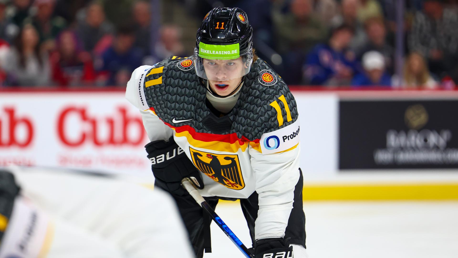 U20-Eishockey-Nationalspieler David Lewandowski im Trikot der deutschen Nationalmannschaft