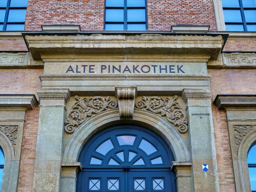 Eingangsportal der Alten Pinakothek Eingangsportal der Alten Pinakothek