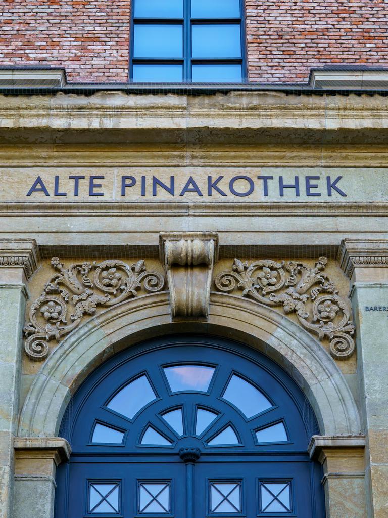 Eingangsportal der Alten Pinakothek Eingangsportal der Alten Pinakothek