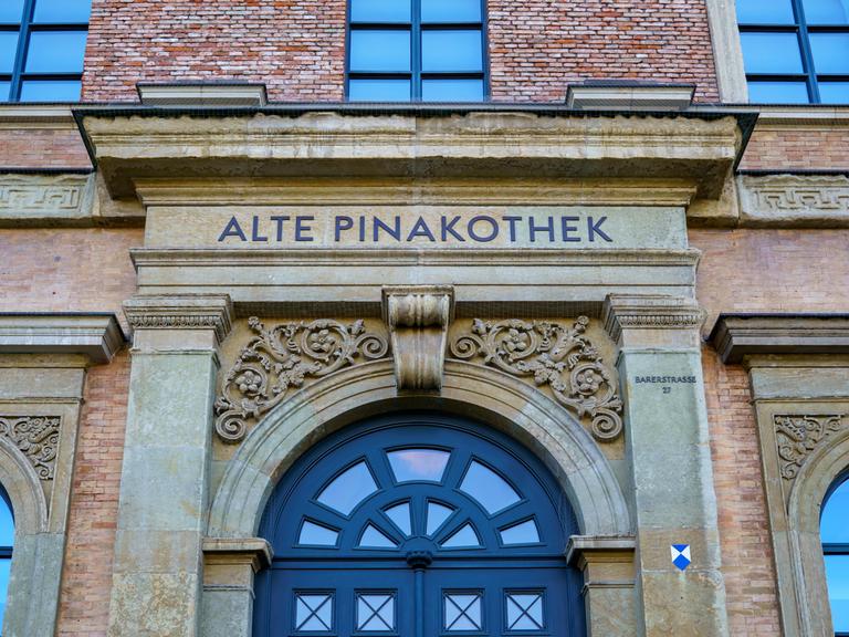 Eingangsportal der Alten Pinakothek