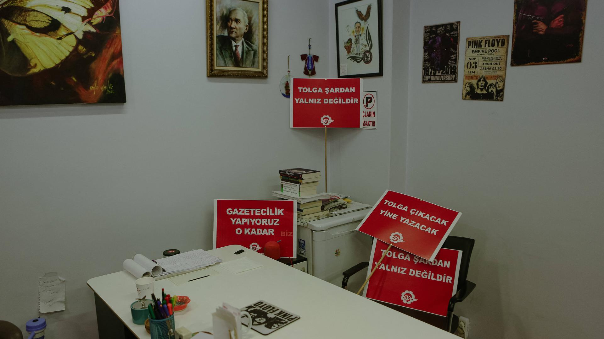 Istanbul: Blick auf einen leeren Arbeitsplatz in der T24-Redaktion. Istanbul: Blick auf einen leeren Arbeitsplatz in der T24-Redaktion.