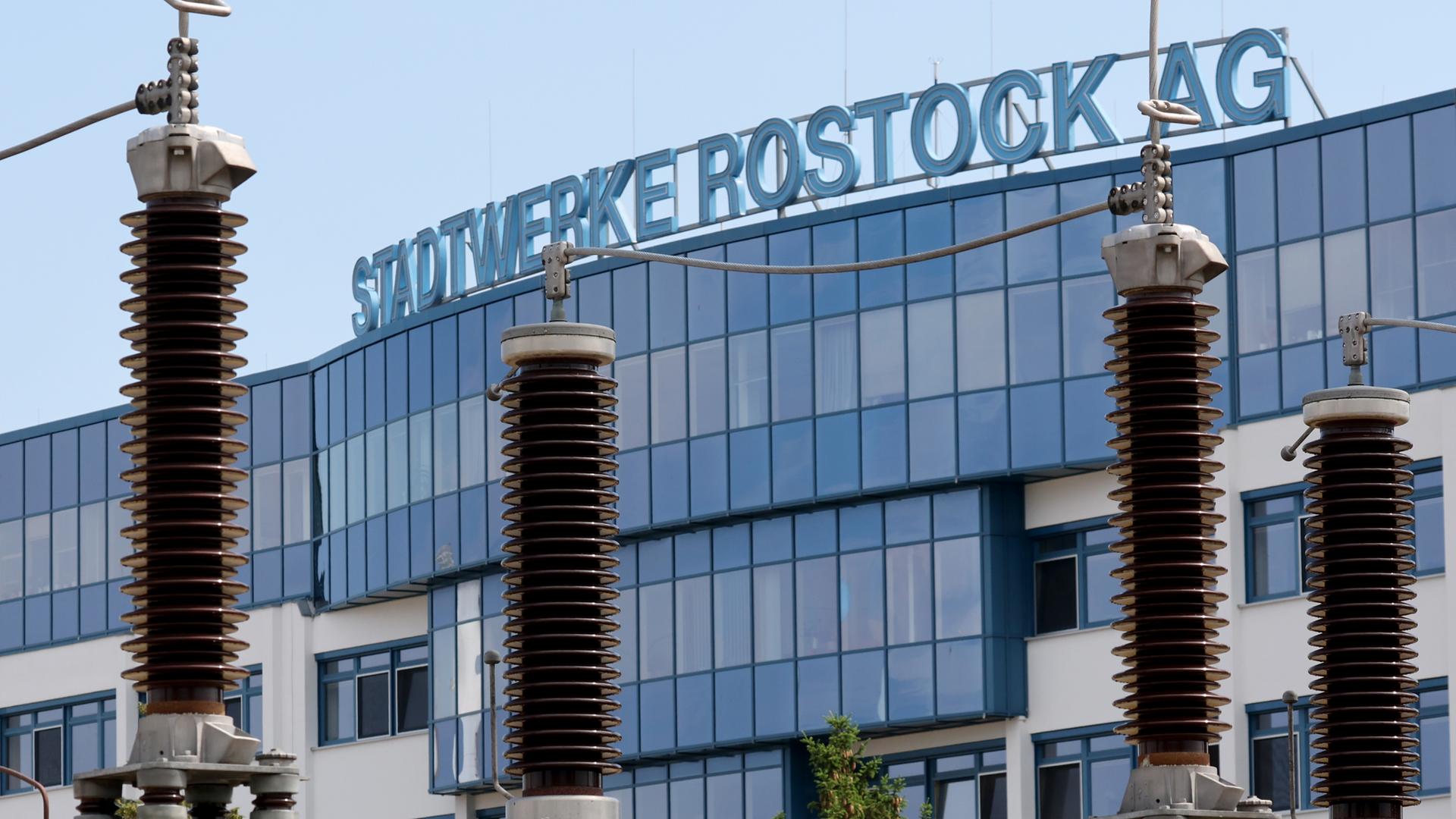 Blick auf das Gebäude der Stadtwerke Rostock.