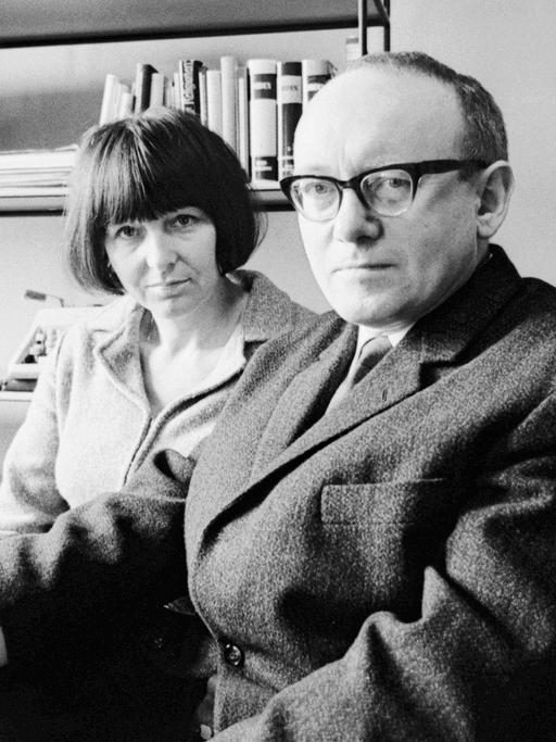 Lebten ein halbes Jahrhundert zusammen: Friederike Mayröcker (1924-2021) und Ernst Jandl (1925-2000). Foto aus dem Jahr 1969. 
