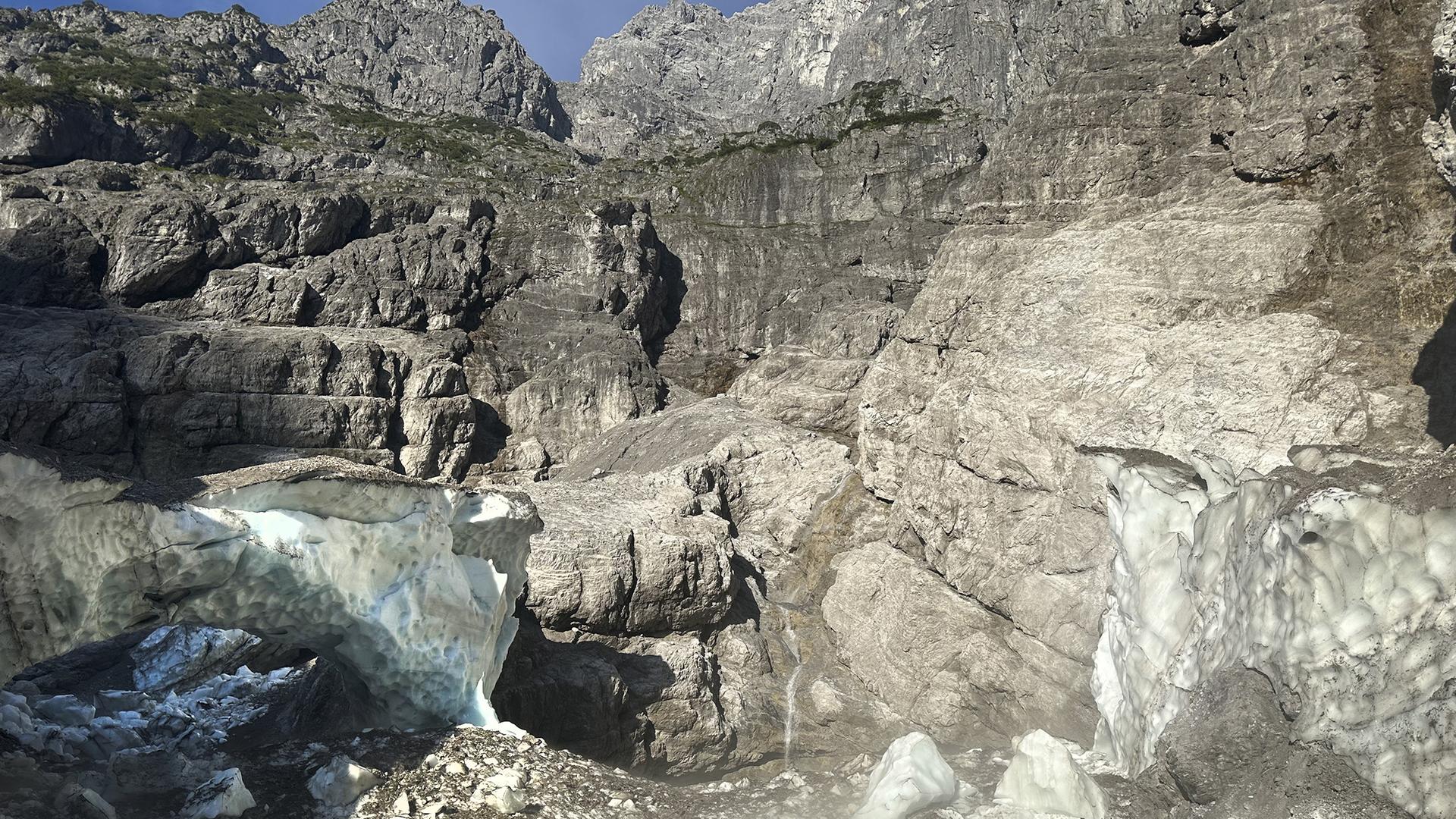 Dieses von der Nationalparkverwaltung Berchtesgaden zur Verfügung gestellte Bild zeigt die sogenannte Eiskapelle am Watzmann nach ihrem Einsturz.