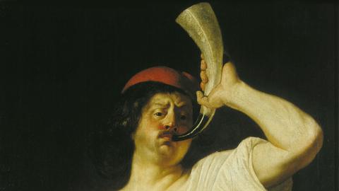 Ein Mann mit rotem Käppi bläst in einer helles Kuhhorn. Gemälde um 1650 von Christiaen van Couwenbergh, zu sehen in Antwerpen.
