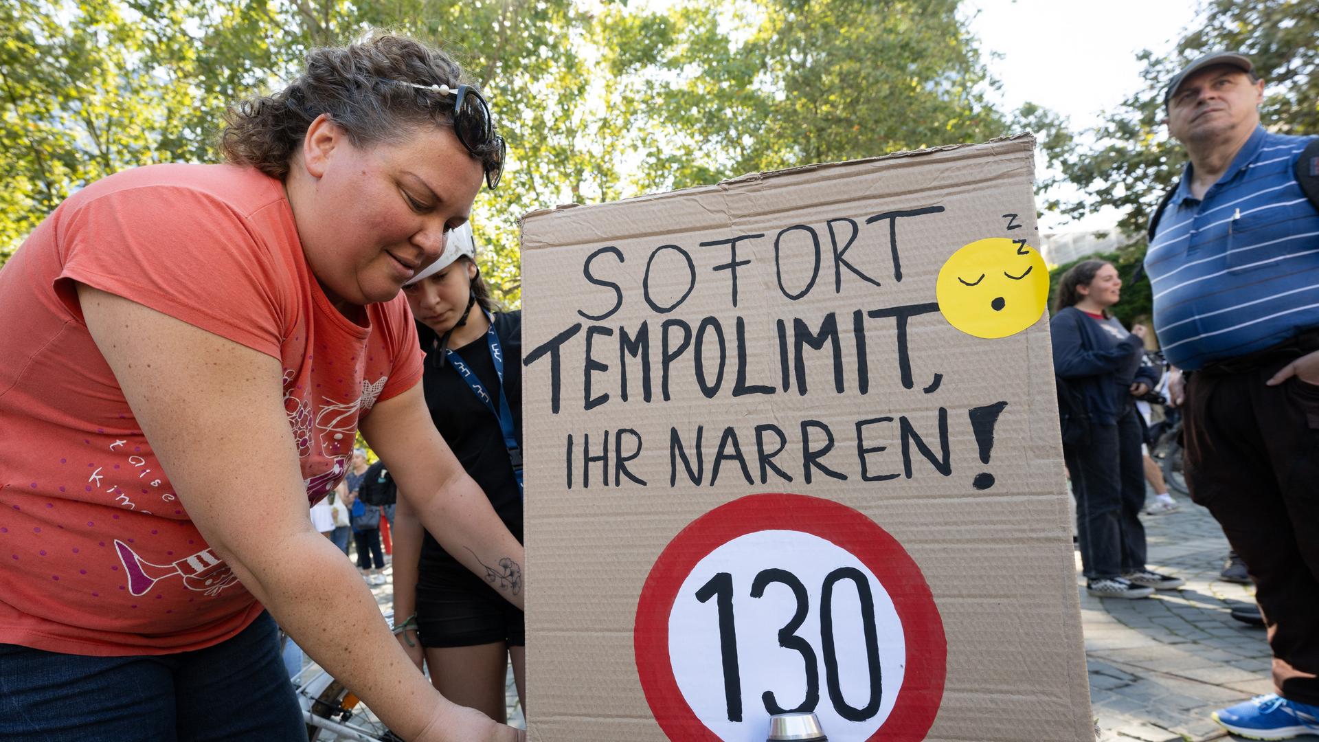 Protestaktion für Tempolimit in Frankfurt am Main im Herbst 2023