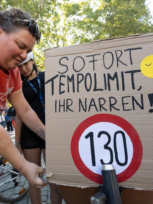 Protestaktion für Tempolimit in Frankfurt am Main im Herbst 2023