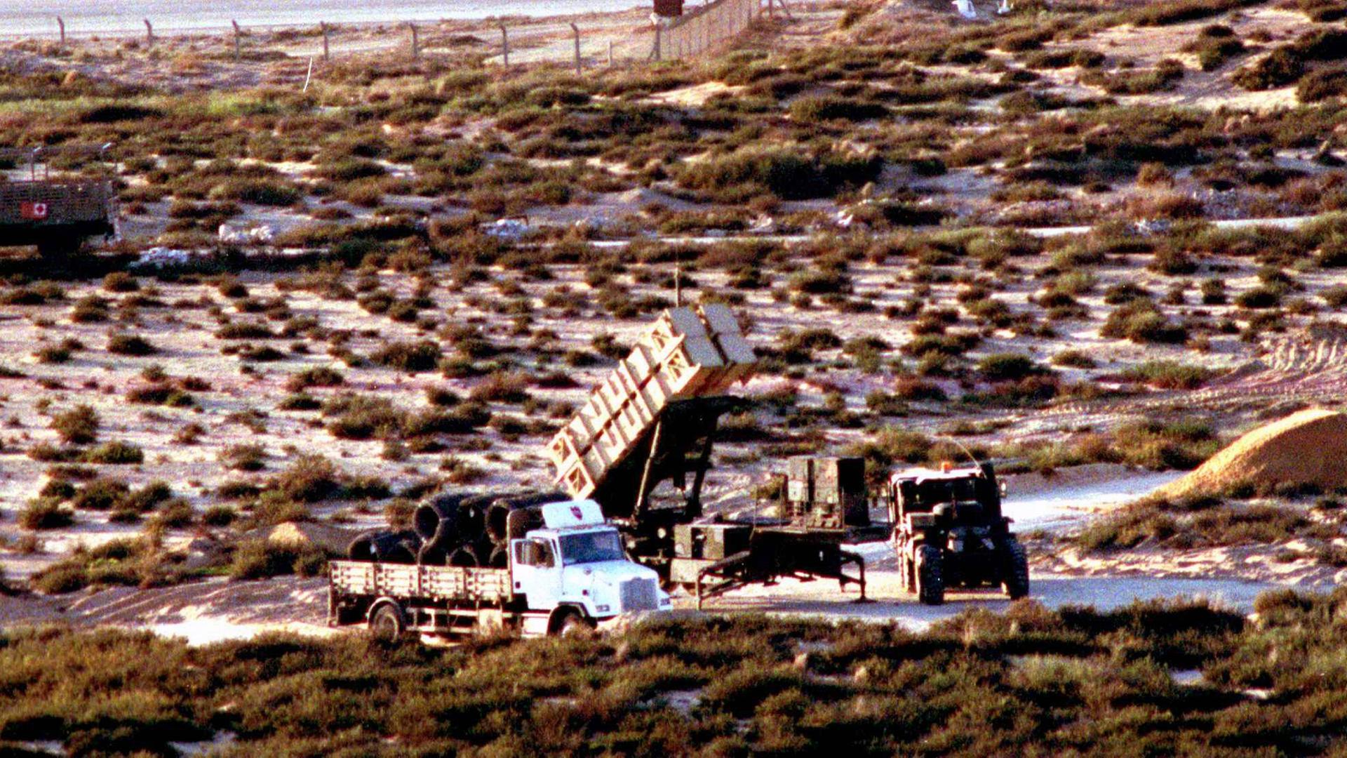 Aufstellung eines Luftabwehrraketensystems bei Tel Aviv 