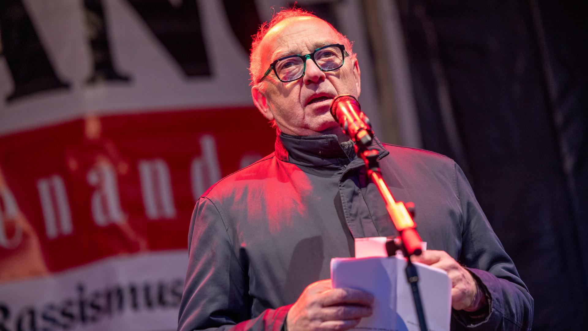 Norbert Walter-Borjans, früherer Bundesvorsitzender der SPD, spricht während einer Veranstaltung "Give Peace a Chance!" 