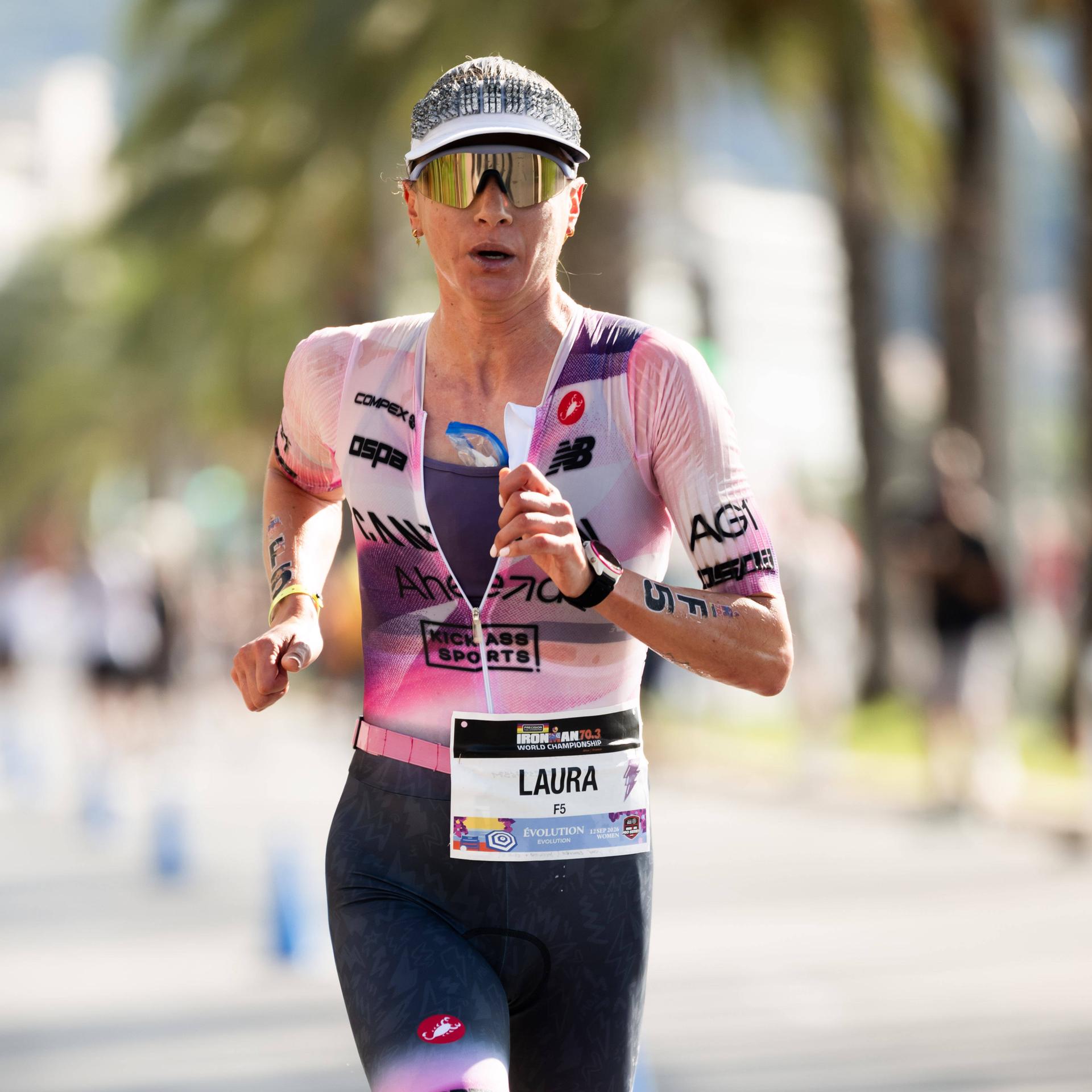 Ironman-Athletin Laura Philipp im französischen Nizza in Aktion.