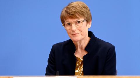 Veronika Grimm bei der Bundespressekonferenz 'Vorstellung des Jahresgutachtens 2025/26 am 12.11.2025