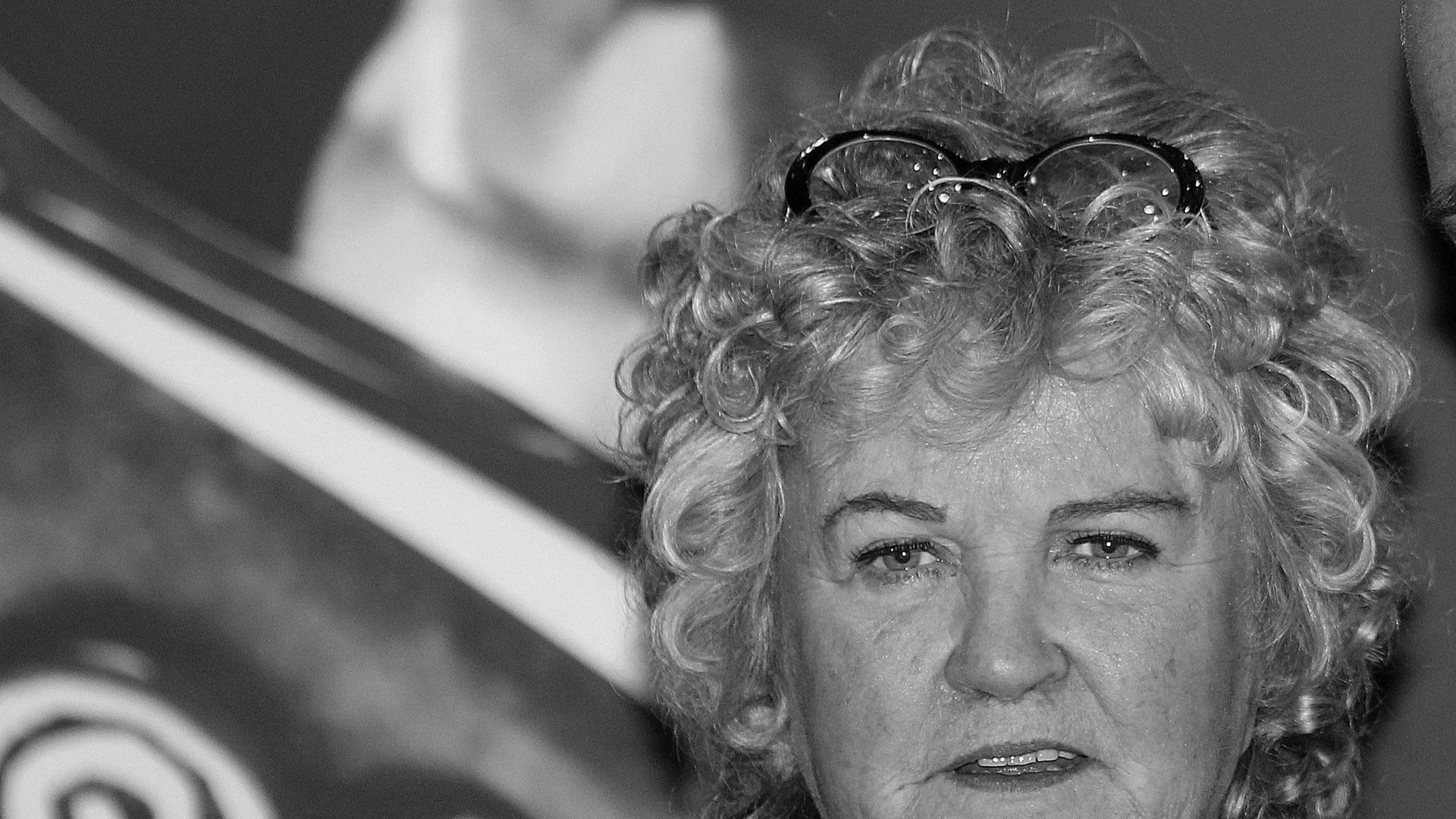 Die irische Schauspielerin Brenda Fricker, hier eine schwarz-weiss-Aufnahme aus dem Jahr 2012. Man sieht ihren Kopf mit Lockenfrisur. Die irische Schauspielerin Brenda Fricker, hier eine schwarz-weiss-Aufnahme aus dem Jahr 2012. Man sieht ihren Kopf mit Lockenfrisur.