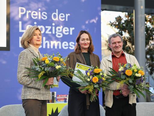 Gewinner Preis der Leipziger Buchmesse 2026: L-R: Marie-Janine Calic, Katerina Poladjan, Manfred Gmeiner