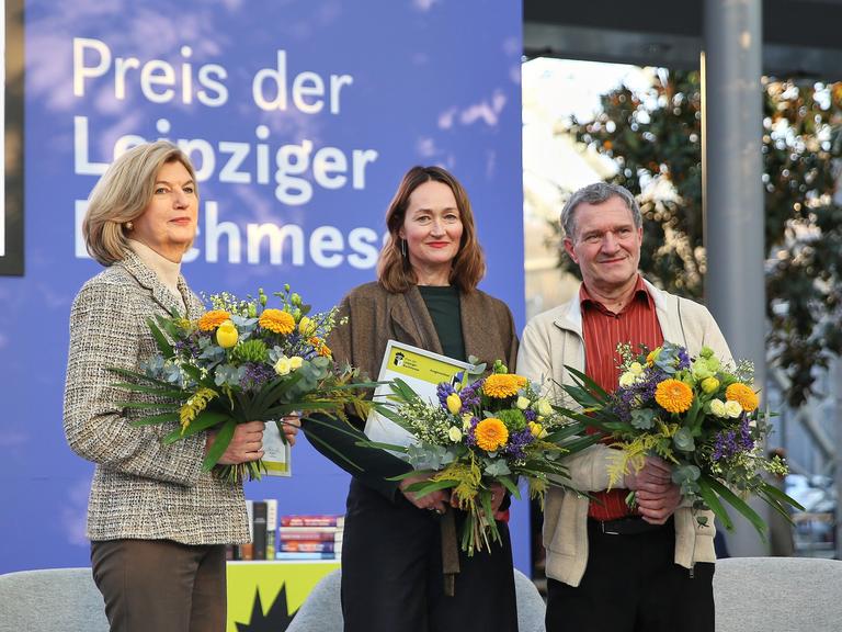 Gewinner Preis der Leipziger Buchmesse 2026: L-R: Marie-Janine Calic, Katerina Poladjan, Manfred Gmeiner