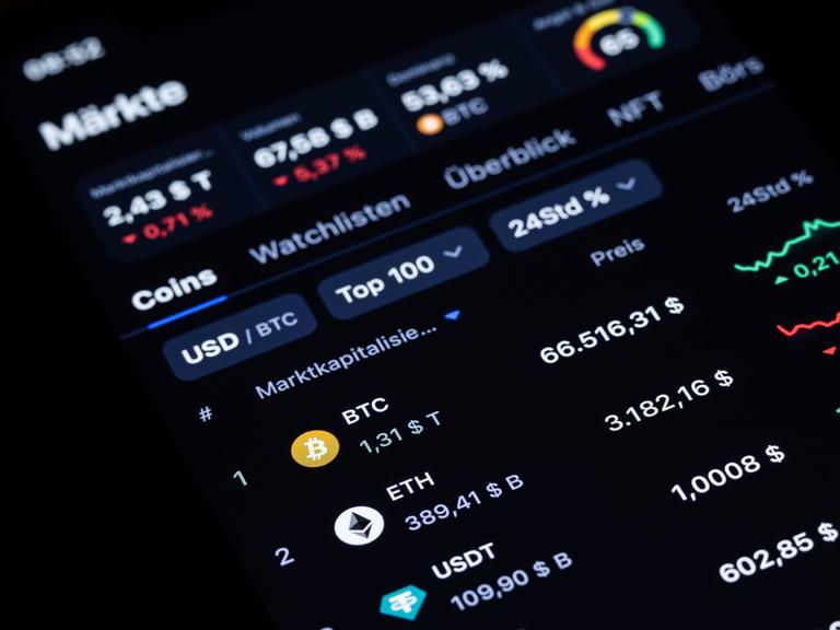 Die Logos der Kryptowährungen Bitcoin BTC, Ethereum ETH und des Stablecoins Tether USDT sind auf der Handelsplattform CoinMarcetCap zu sehen. Die Logos der Kryptowährungen Bitcoin BTC, Ethereum ETH und des Stablecoins Tether USDT sind auf der Handelsplattform CoinMarcetCap zu sehen.