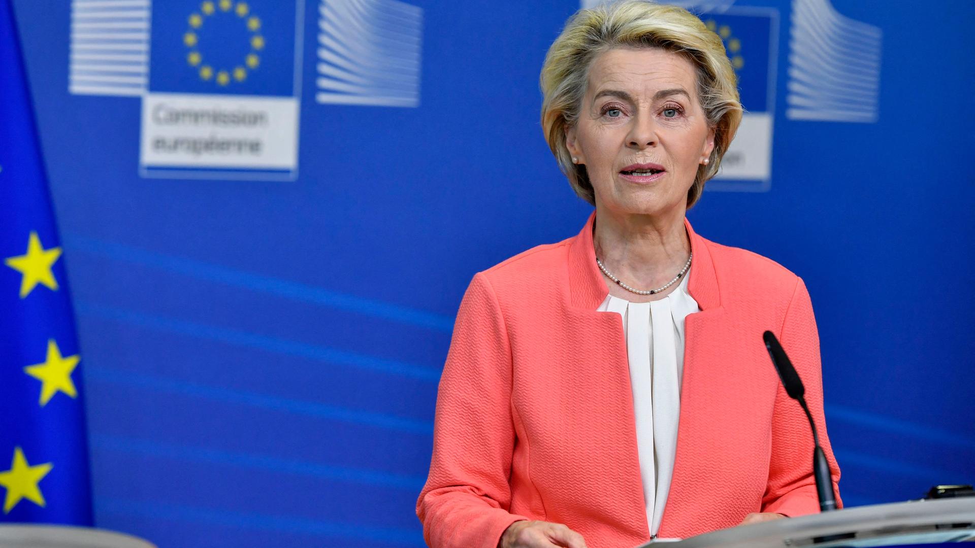 EU-Kommissionspräsidentin von der Leyen spricht in Brüssel.