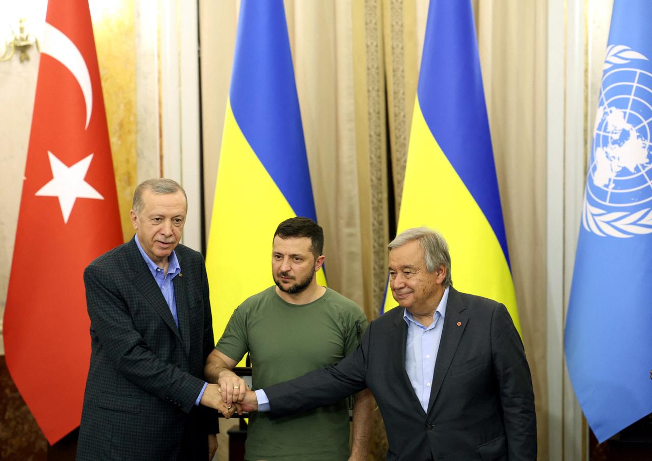 Der türkische Präsident Recep Tayyip Erdogan, der ukrainsche Präsident Wolodymir Selenskyj und UNO-Generalsekretär Antonio Guterres in Lemberg
