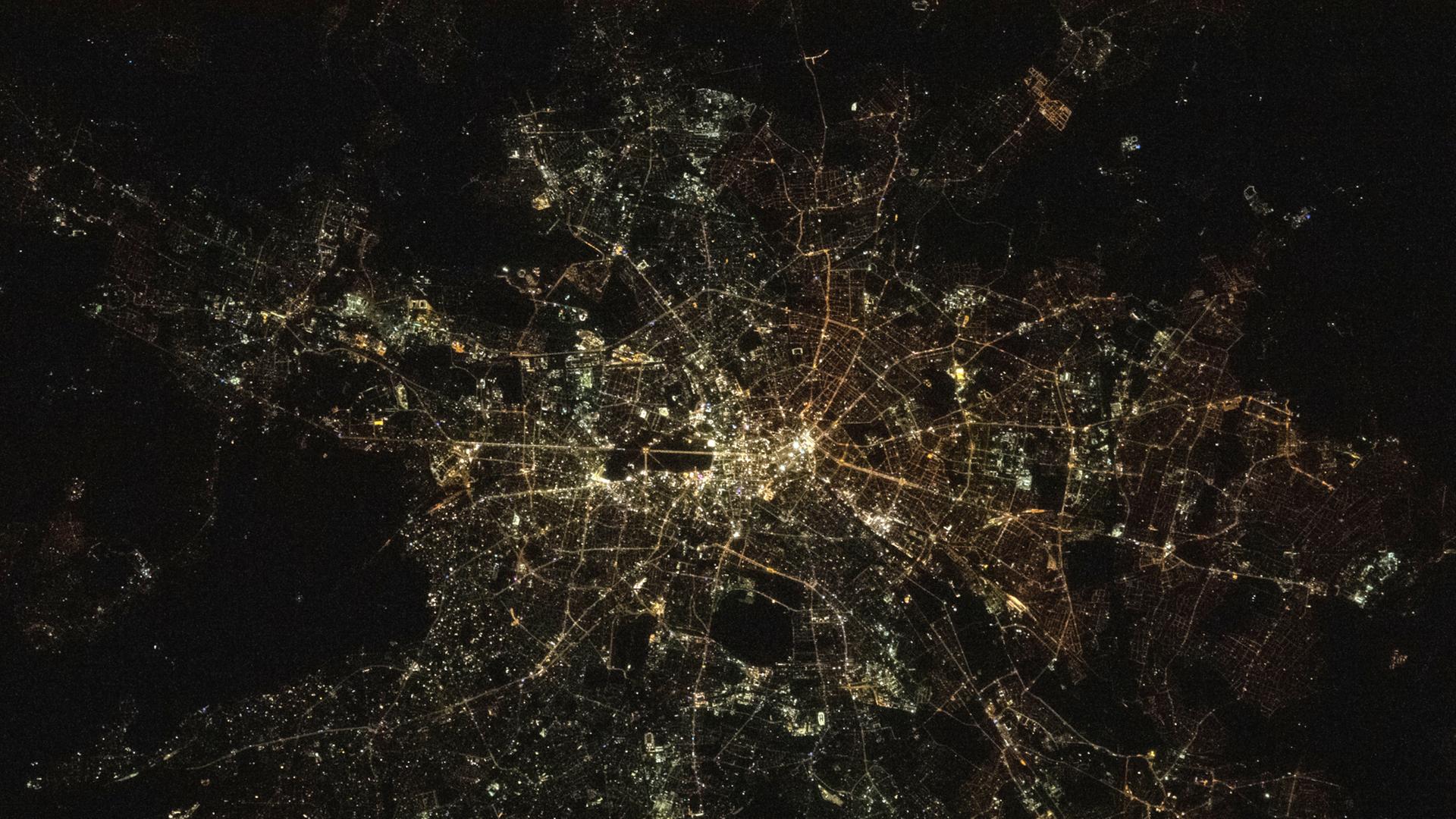 Berlin bei Nacht - Satellitenbild.
