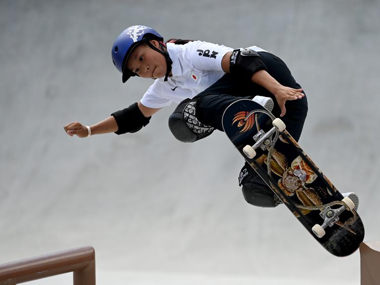 Sakura Yosozumi im olympischen Vorkampf beim Skateboard in Tokio