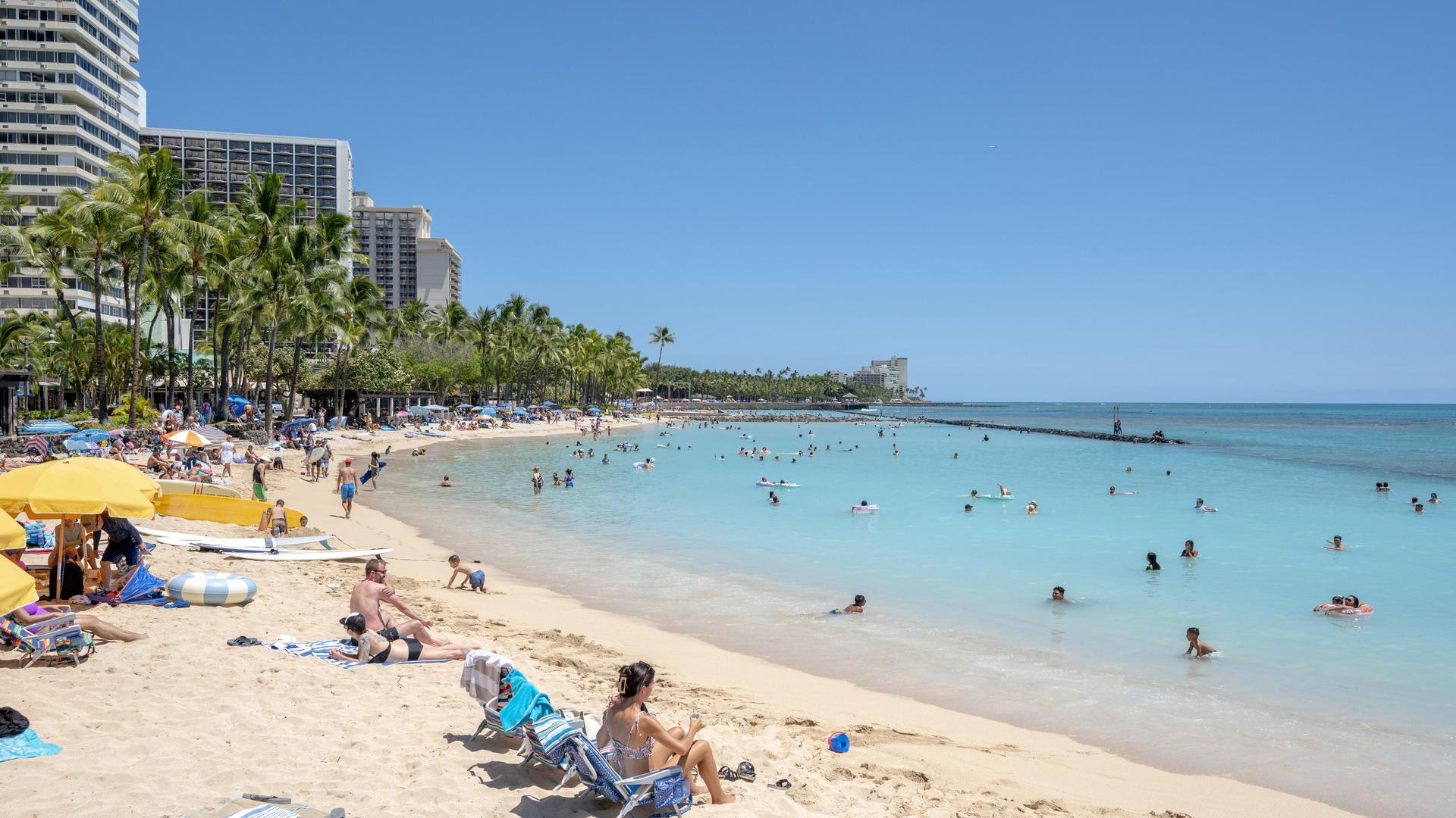 Blick auf den Waikiki Beach in Honolulu auf der hawaiianischen Insel Oahu. Blick auf den Waikiki Beach in Honolulu auf der hawaiianischen Insel Oahu.