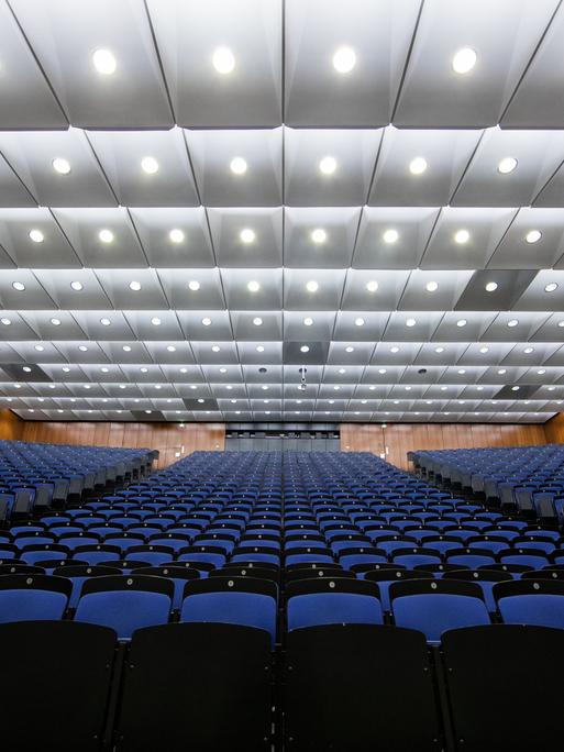 Coronavirus - Leerer Hörsaal an Uni Münster