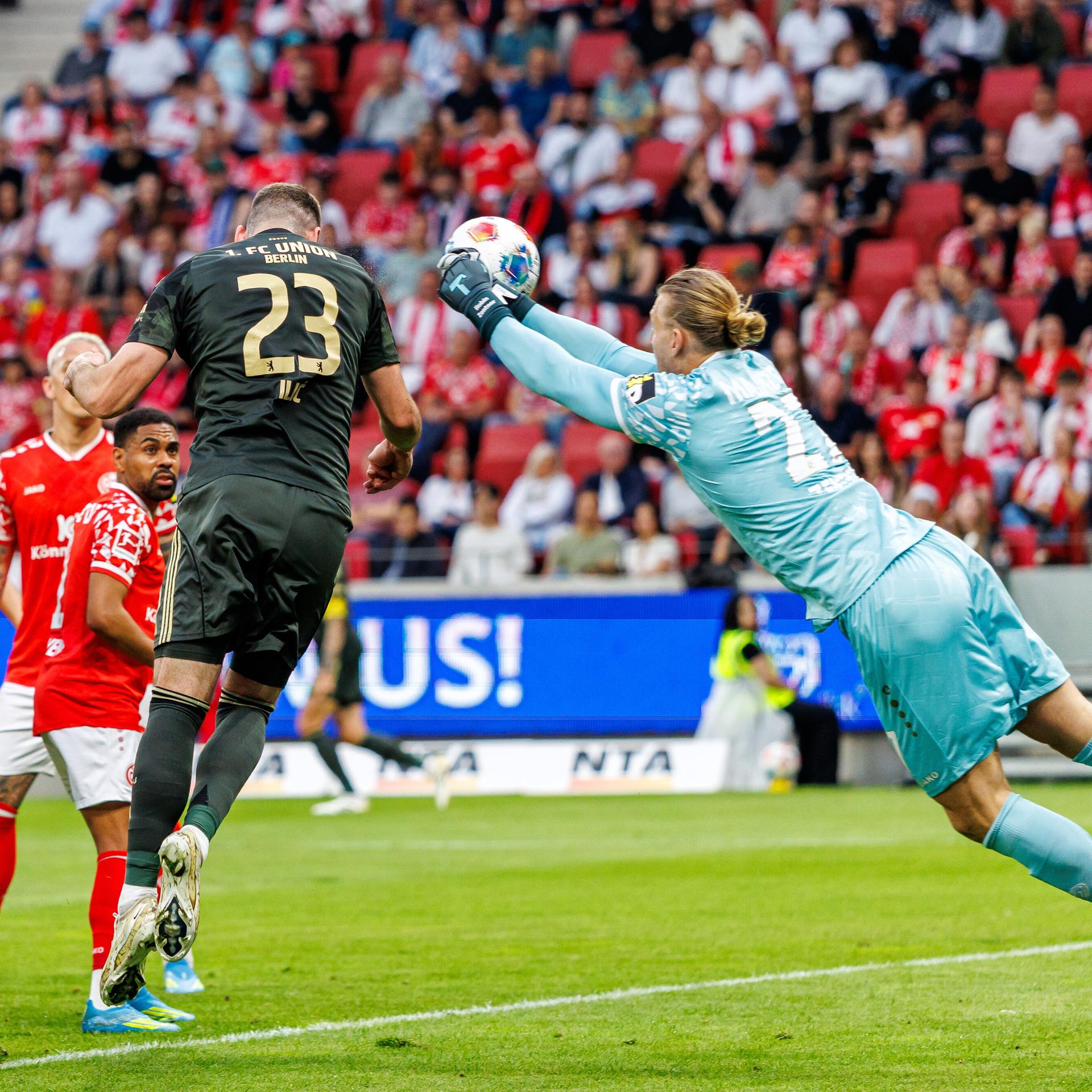 Fußball-Bundesliga - Union Berlin, Heidenheim und der HSV siegen