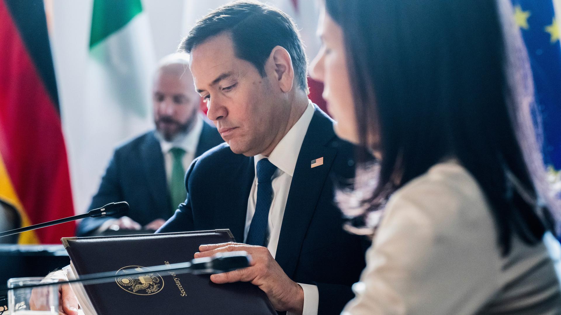 U.S. Secretary of State Marco Rubio, rechts daneben die deutsche Außenministerin Annalena Baerbock, beim G7-Außenministertreffen im kanadischen La Malbaie, Quebec,  am 13. März 2025