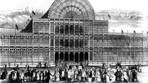 Der 1851 errichtete Kristallpalast in London, ein riesiges Gebäude aus Glas, in einem zeitgenössischen Holzstich