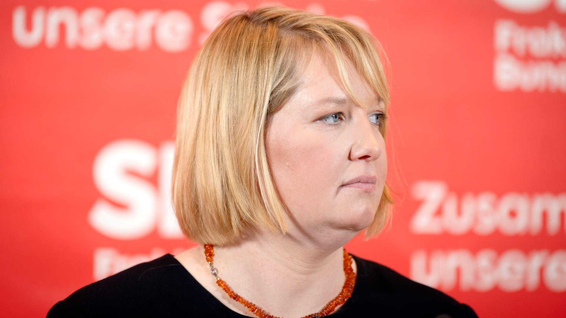 Wiebke Esdar beim Pressestatement zur Fraktionssitzung der SPD-Bundestagsfraktion im Reichstagsgebäude. Wiebke Esdar beim Pressestatement zur Fraktionssitzung der SPD-Bundestagsfraktion im Reichstagsgebäude.