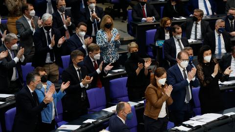 Abgeordnete des Bundestages in der Sondersitzung des Bundestages zum Krieg in der Ukraine.