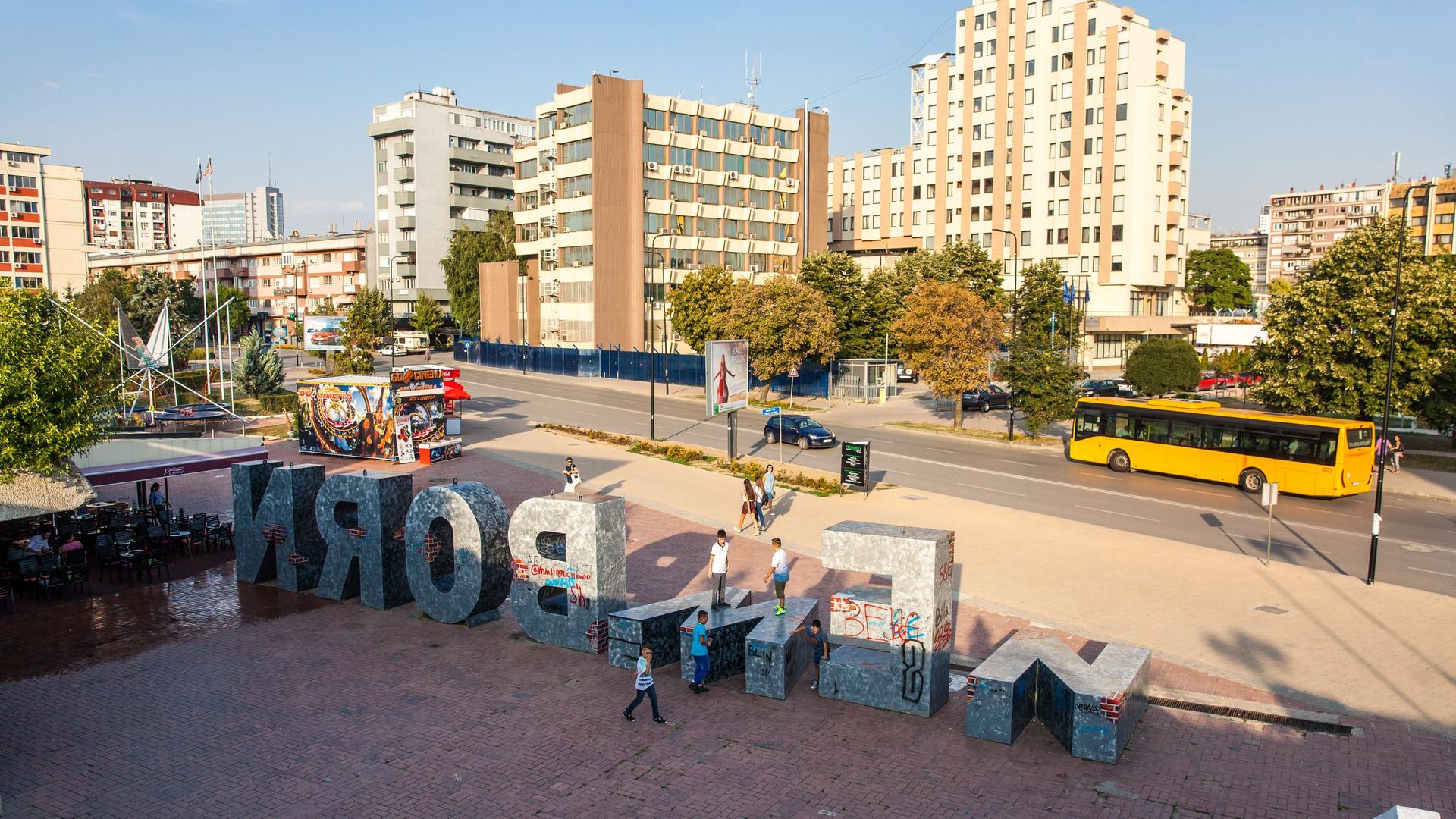 Das Newborn-Denkmal in der Innenstadt von Pristina.