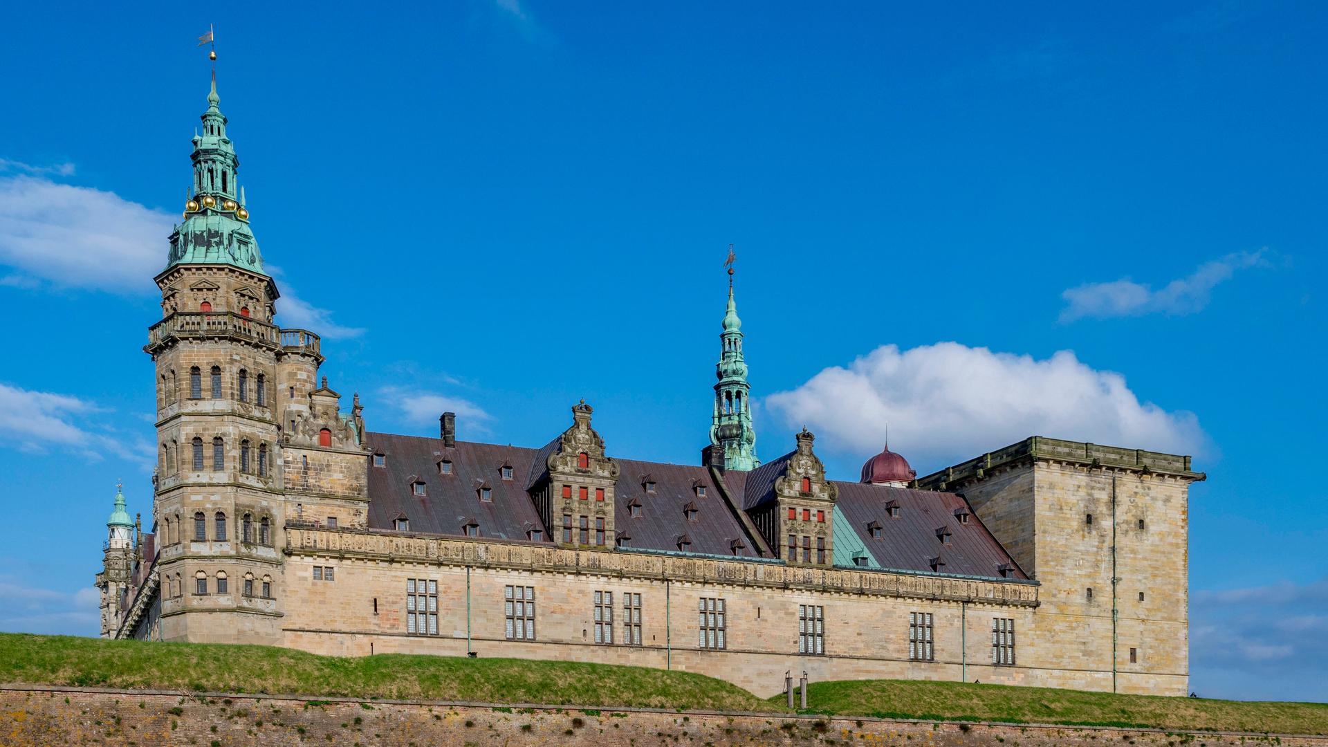 Die Fassade von Schloss Kronborg, in Helsingør, Dänemark.