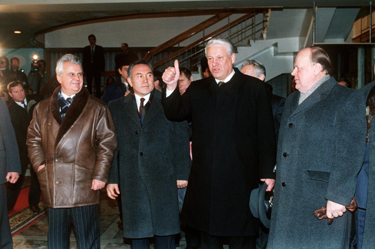 Die Präsidenten Leonid Krawtschuk (Ukraine), Nursultan Nasarbajew, (Kasachstan), Boris Jelzin (Russland) und Stanislaw Schuschkjewitsch (Weissrussland) am 21.12.1991 in Alma Ata.