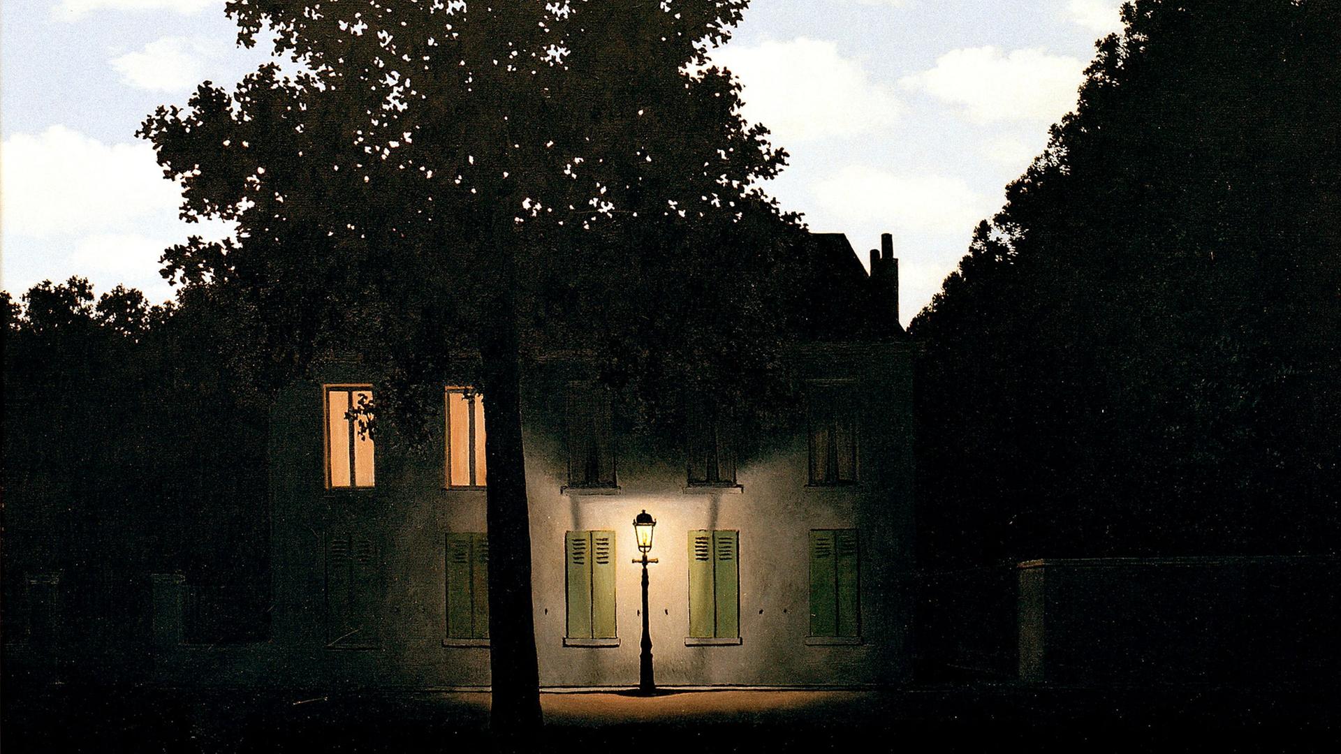 Das Bild zeigt einen Ausschitt aus dem Gemälde "L'empire des lumieres" (Das Reich der Lichter) von 1954. Es zeigt eine abendliche Szenerie mit einem Hauseingang und einer davor stehenden Laterne. Darüber sind Wolken auf einem blassblauen Himmel zu sehen. Das Bild zeigt einen Ausschitt aus dem Gemälde "L'empire des lumieres" (Das Reich der Lichter) von 1954. Es zeigt eine abendliche Szenerie mit einem Hauseingang und einer davor stehenden Laterne. Darüber sind Wolken auf einem blassblauen Himmel zu sehen.