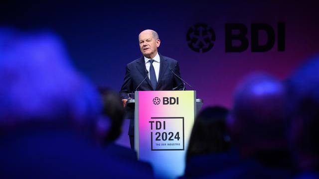 Berlin: Bundeskanzler Olaf Scholz spricht beim Tag der deutschen Industrie 2024 des Bundesverbandes der Deutschen Industrie (BDI). 