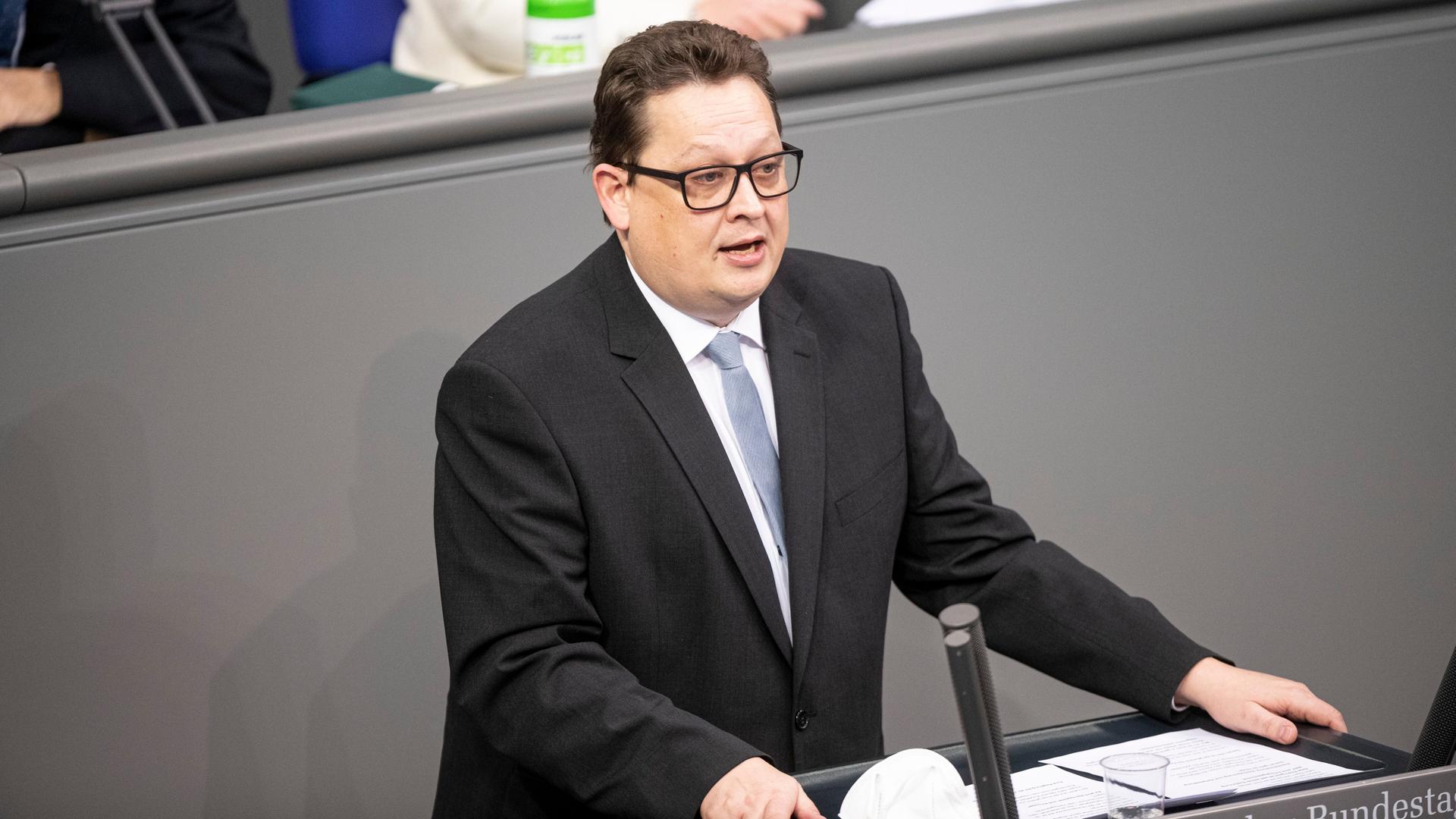 Stefan Schwartze (SPD), Patientenbeauftragter der Bundesregierung, spricht bei einer Plenarsitzung. Stefan Schwartze (SPD), Patientenbeauftragter der Bundesregierung, spricht bei einer Plenarsitzung.