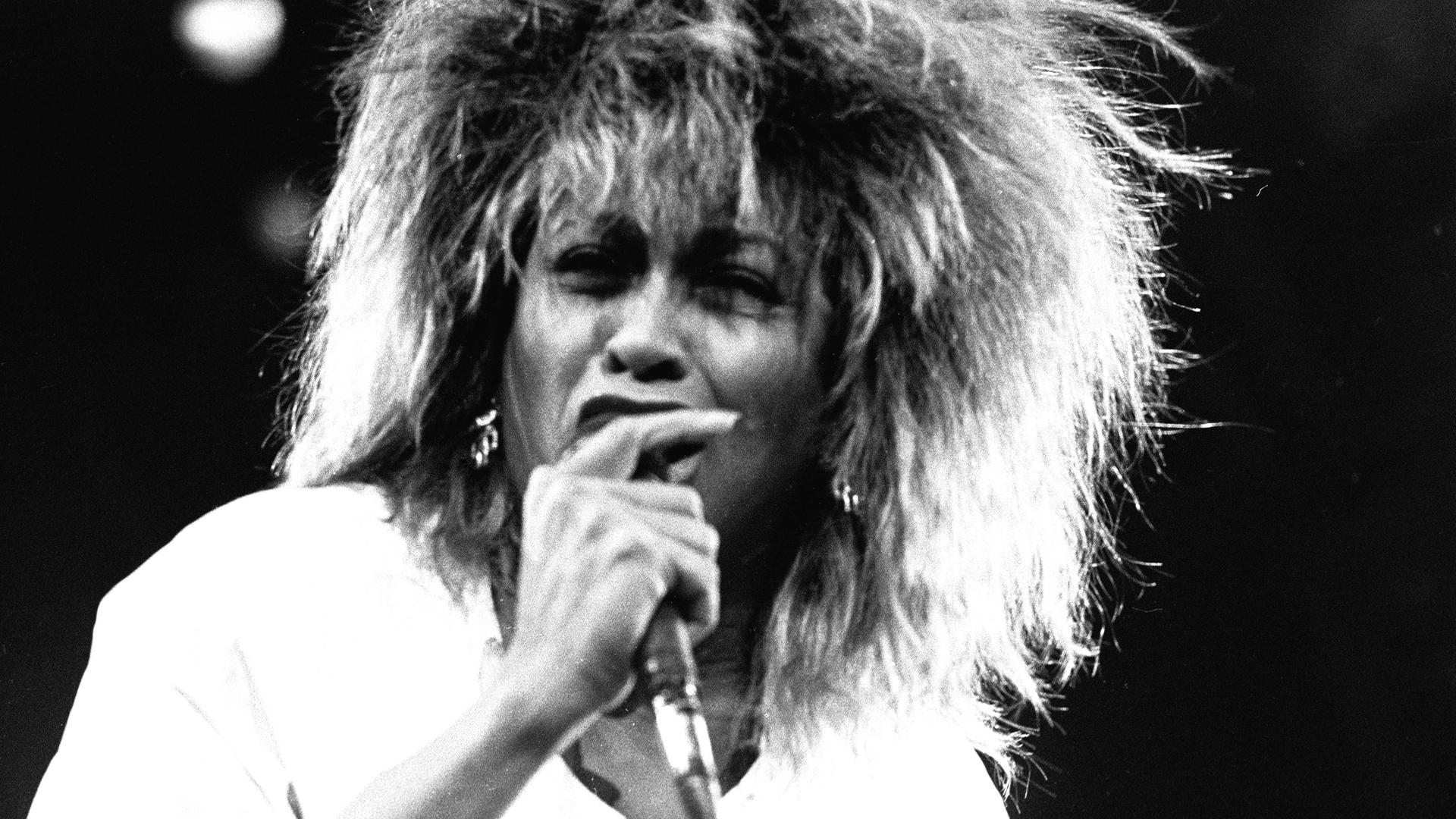Tina Turner bei einem Konzert in Oakland-Alameda County in Californien im Oktober 1985.