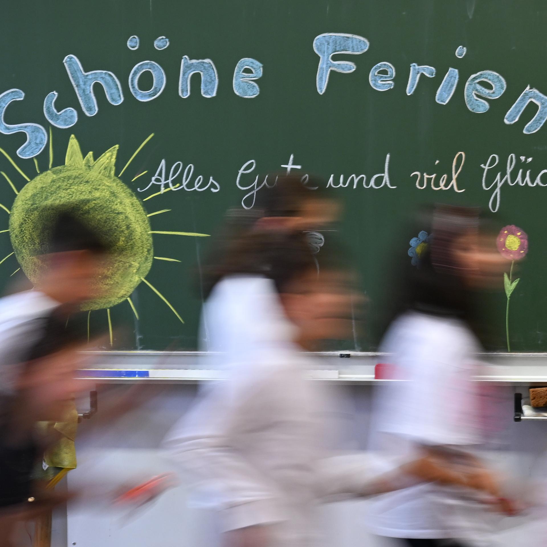 Schulbildung - Forscherin: Lernen in den Ferien beugt Lernverlust vor