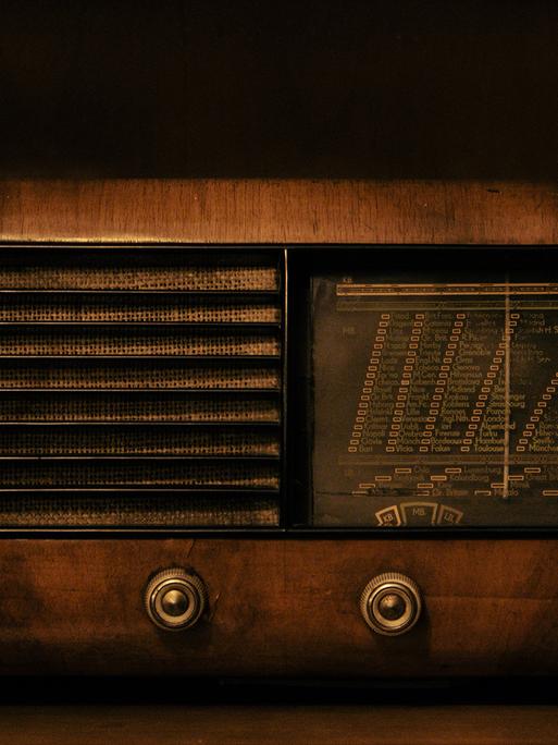 Ein altes Radio.