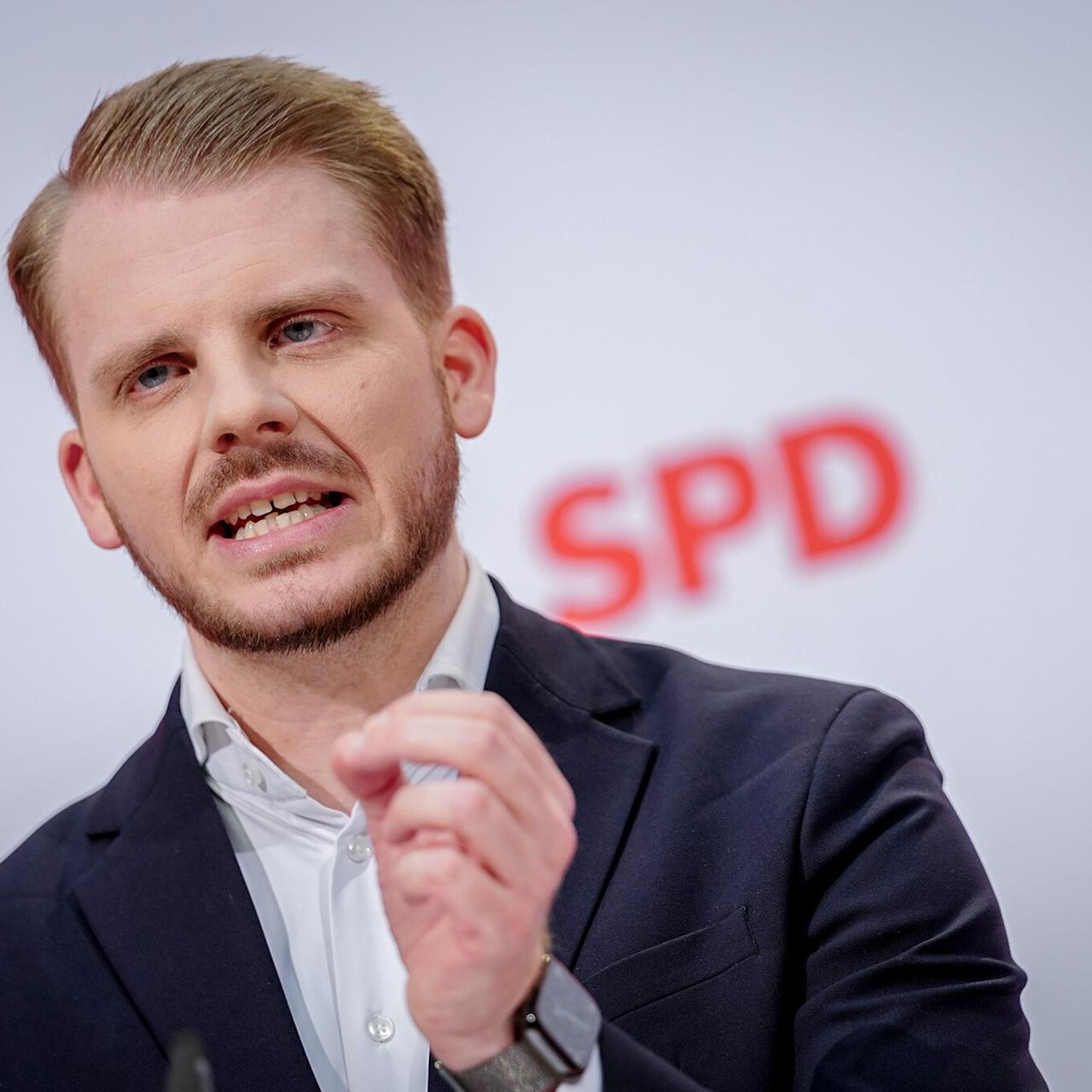Tim Klüssendorf, SPD-Generalsekretär, gibt im Willy-Brandt-Haus eine Pressekonferenz.