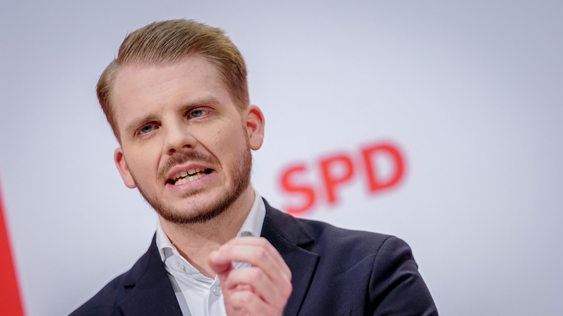Tim Klüssendorf, SPD-Generalsekretär, gibt im Willy-Brandt-Haus eine Pressekonferenz.