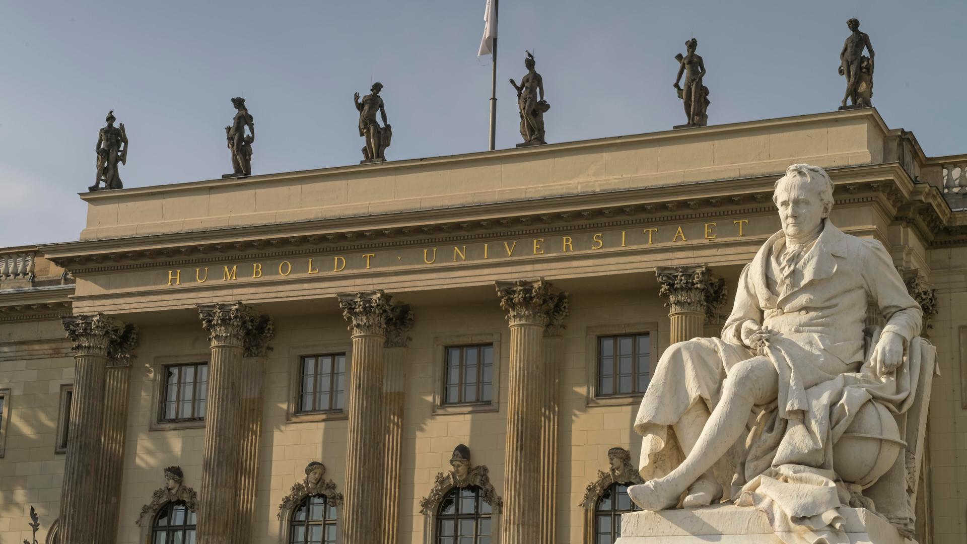 Das Hauptgebäude der Humboldt-Universität zu Berlin. Das Hauptgebäude der Humboldt-Universität zu Berlin.