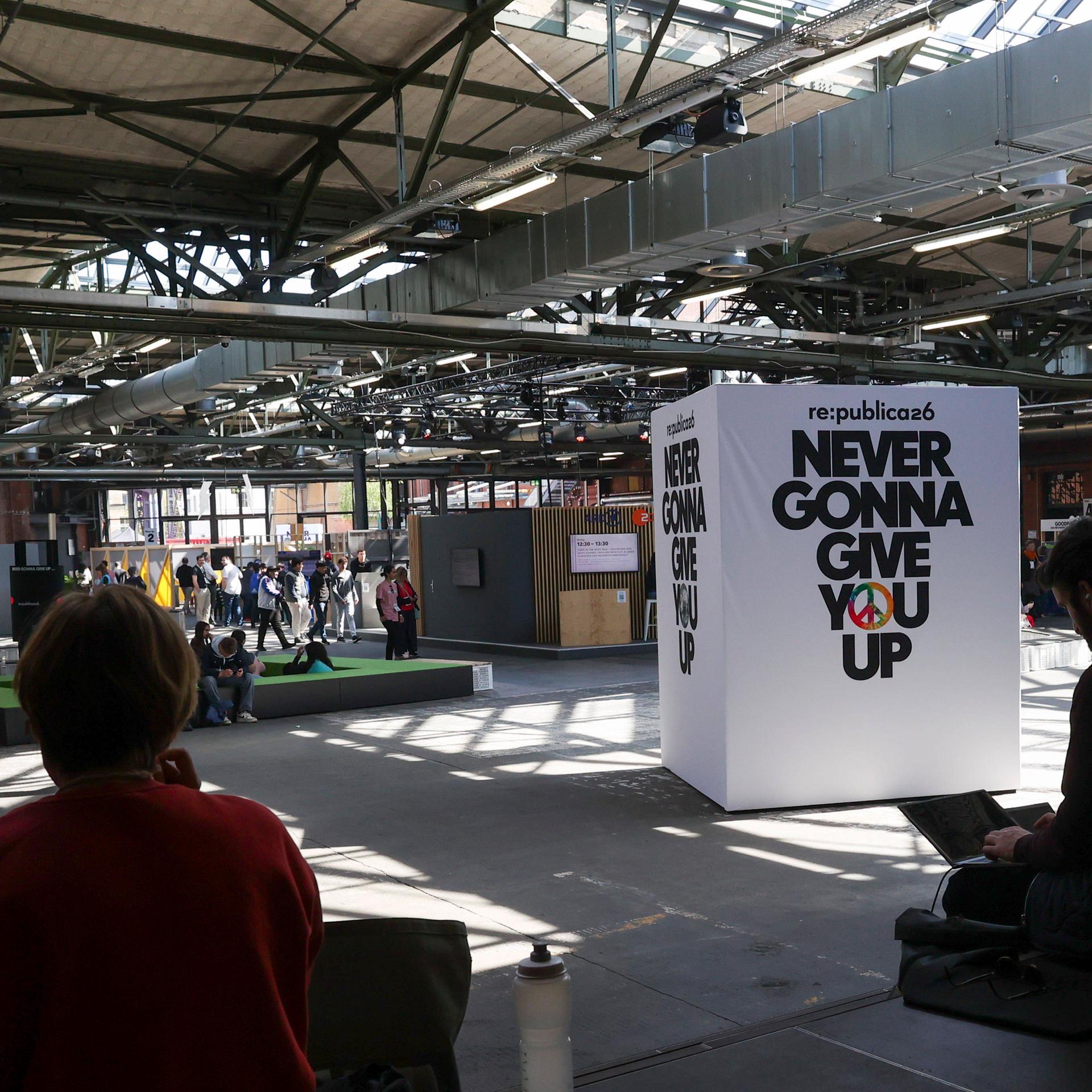 Re:publica Digitalmesse unter dem Motto "Never Gonna Give You Up" eröffnet in The Station am 18.05.26 in Berlin Re:publica 2026.