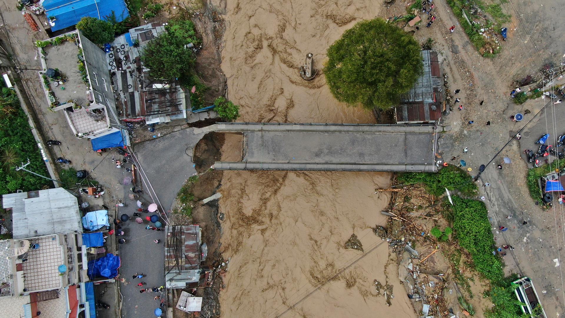 Auf diesem Luftbild des Kathmandu-Tals ist der Bagmati-Fluss zu sehen, der aufgrund starker Regenfälle in Kathmandu über die Ufer getreten ist.