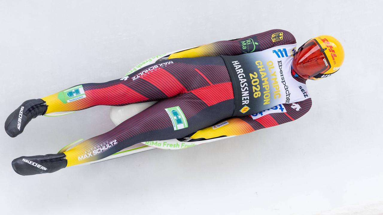 Zu sehen ist Rodler Max Langenhan während eines Rennens.