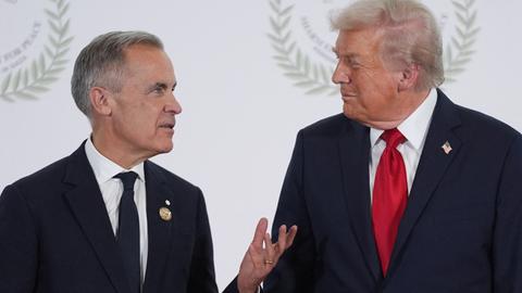 Der kanadische Premierminister Mark Carney (l.) und US-Präsident Donald Trump (r.)