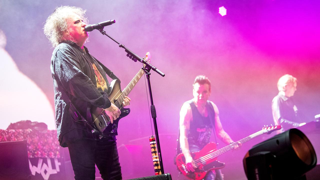 The Cure: Robert Smith, Frontmann von «The Cure», Bassist Simon Gallup und Keyboarder Roger O'Donnell spielen in Hamburg. 