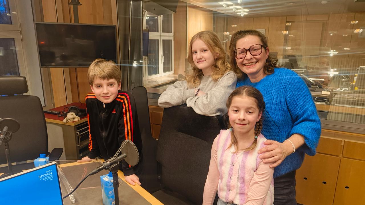 Stromausfall überstanden - Max, Ava und Hannah bei Patricia im Kakadu-Studio